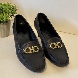 Salvatore Ferragamo Boutique Mid Heel Pump Sz 9 Officecore Designer Logo Gold